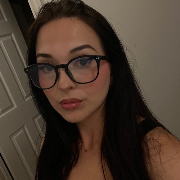 Meet your Posher, Natalia - Picture 2 of 4